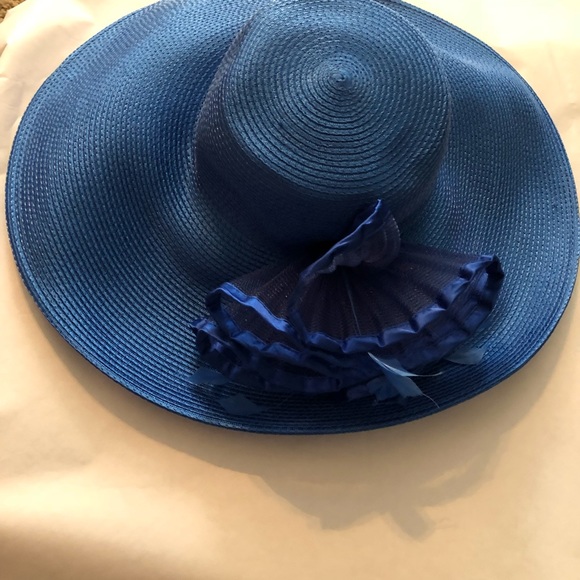 August Hat - Picture 3 of 4